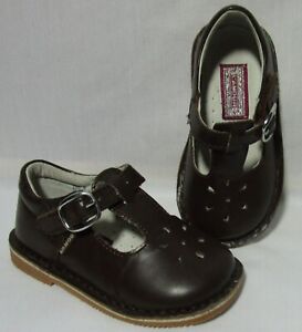 L'AMOUR dark chocolate leather T-strap shoes size 6 very good condition