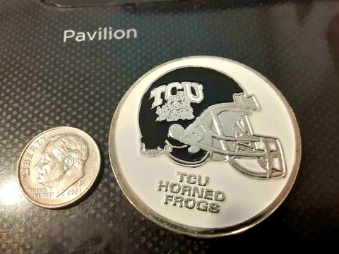 TCU HORNED FROGS FOOTBALL HELMET GOLFBALL MARKER CHALLENGE COIN Cover