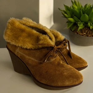 B MAKOWSKY Wedge Suede BF NELLIE Ankle Booties Real Leather Shoes Sherpa Sz 8 W - Picture 1 of 7