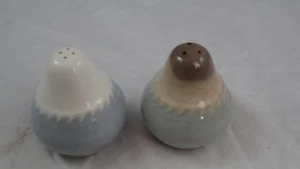 VINTAGE Salt & Pepper Shaker HARKER POTTERY PALE BLUE CHESTERTON, PATE-SUR-PATE - Picture 1 of 3