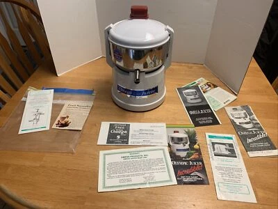 Omega 1000 World's Finest Juicer Commercial Professional Duty  EC A - Image 1 of 4