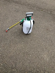5 L GARDEN SPRAYER ALLOTMENT LAWN ETC DRIVEWAY CHEAP TIDY D I Y - Picture 1 of 1