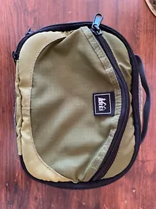 REI Fanny Pack 12x12 Green Yellow Waist Pack Padded - Picture 1 of 3