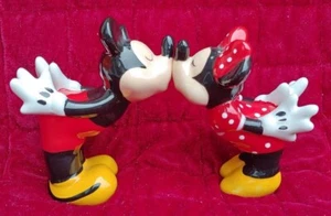 Disney Mickey & Minnie Mouse Kissing Ceramic Salt And Pepper Shakers Clean! - Picture 1 of 4
