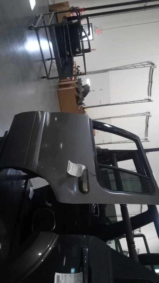 2006 Mercury Mountaineer Left Door Tan OEM 450366, 111K Miles, AS-IS - Imagem 1 de 2