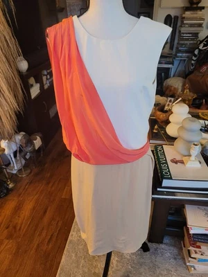 Vestido recto FENDI simétrico marfil melocotón beige hecho en Italia Foto 1 de 4