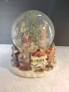 Vintage Christmas Musical Water Globe Snow Globe Plays Dream Of White Xmas - Picture 1 of 17