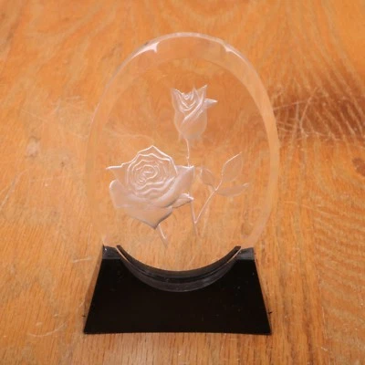 Expositor acrílico flor rosa con soporte negro Foto 1 de 4