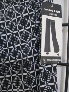 "NEW" NEW DIRECTIONS 🌸  SIZE MEDIUM==BLACK & WHITE  / WIDE LEG / PULL ON PANTS - Picture 1 of 5