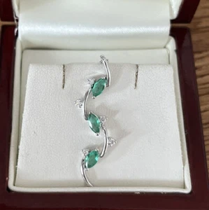 9ct White Gold 0.8ct Emerald & Diamond Pendant & Necklace, 45cm length, 3.5g - Picture 1 of 6