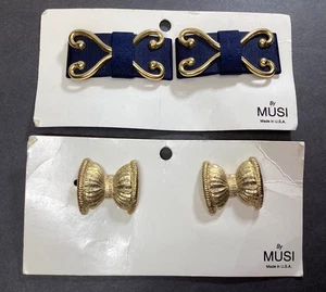 Musi Shoe Clips Vintage Goldtone Bows & Scroll on Blue Lot Of 2 New On Cards - Picture 1 of 8