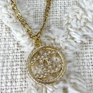 Authentic Chanel Charm Golden Cs in Faux Pearls In A Golden Circle - Picture 1 of 7