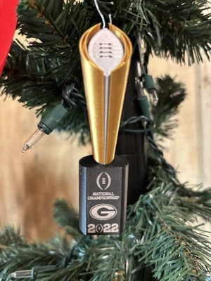 Ornamento Campeones Nacionales de Georgia 2022 4" de alto Foto 1 de 3