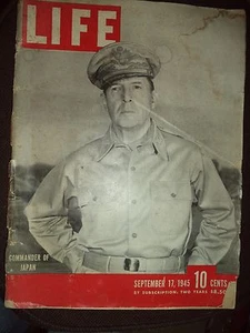 Life Magazine, Sept. 17, 1945 "Commander of Japan" - Imagen 1 de 2