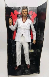 Figurina Scarface - NECA - Tuta bianca 18" - Foto 1 di 2