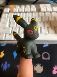 Umbreon - Rare Pokemon Finger Puppet Figure 2009 Bandai Nintendo Vintage - Picture 1 of 5