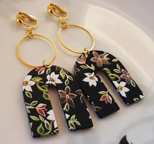 OHRCLIPS  CLIPS GOLDFARBEN BLUMEN ACRYL - Bild 1 von 2
