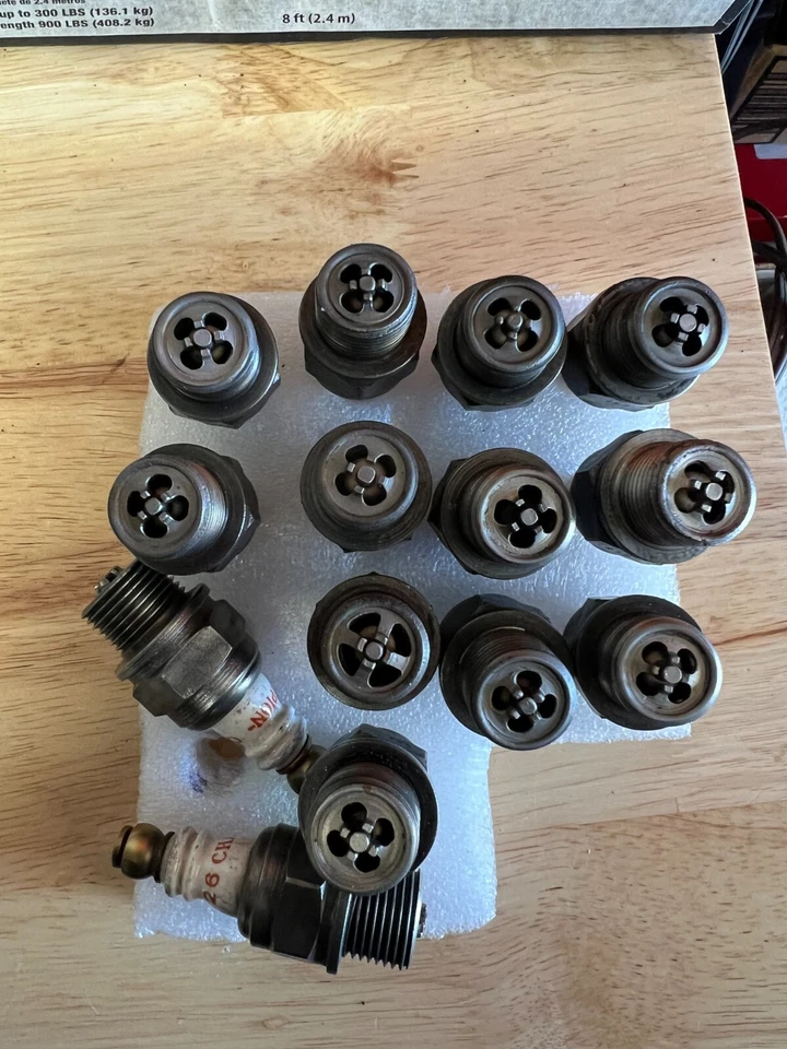 Juego de 14 bujías vintage aviación C26 limpias y probadas Foto 1 de 1