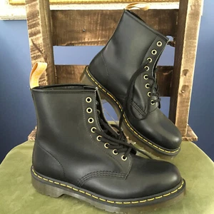 Dr. Martens Air Wair Unisex 1460 Schnürstiefel - US Männer 9/Frauen/10 - Bild 1 von 7