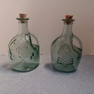 Juego de 2 botellas de jarabe de arce canadiense de vidrio verde vintage con mango y corcho - Imagen 1 de 9