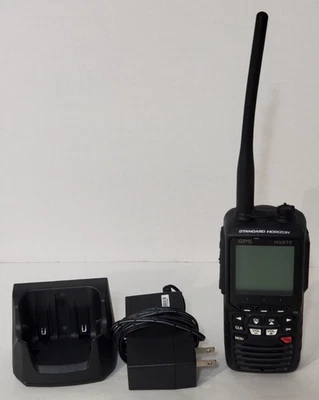 Radio VHF flotante estándar Horizon HX870 con GPS y DSC con base de carga - Probado Foto 1 de 4