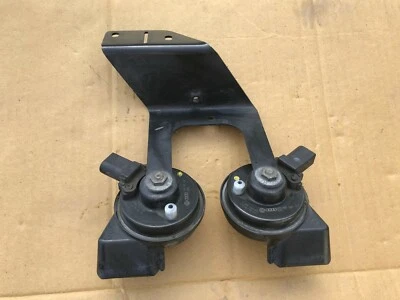 2005-2008 AUDI A6 3.2L High And Low Note Tone Horn With Bracket OEM - Image 1 of 4