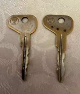 2- Original 1969 Volkswagen Keys - Picture 1 of 2