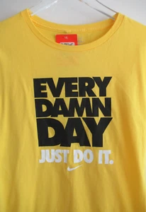 Nike "Ogni dannato giorno basta farlo". T-shirt donna taglia L, giallo, nero, bianco - Foto 1 di 12