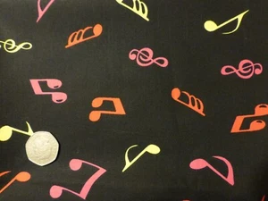 Popeline di cotone FQ con grandi note musicali e simboli in vari colori - Foto 1 di 3