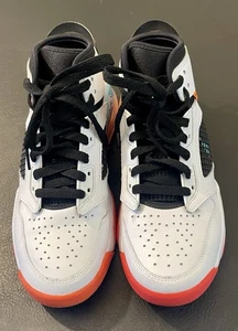 Air Jordan Mars 270 taglia media 6,5 giovanile - bianco iper viola - Foto 1 di 11