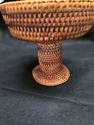 Elegante pedestal de cuenco centro de mesa de ratán marrón gran color Foto 1 de 4