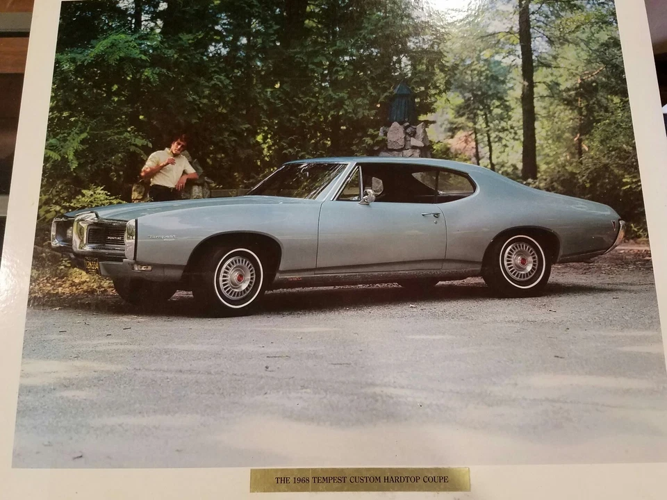  Original Pontiac Dealer Showroom Cardboard Poster  1968 Tempest Hardtop Coupe Foto 1 de 1