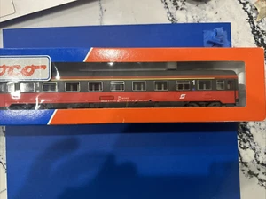 ROCO 44315 OBB Austrian 1st Class Coach - Picture 1 of 7
