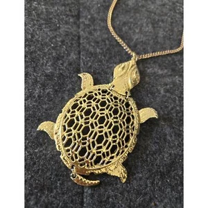 Colgante Tortuga Articulado Sin Firmar Años 70 Grande Tono Dorado en Diseño Filigrana - Imagen 1 de 4