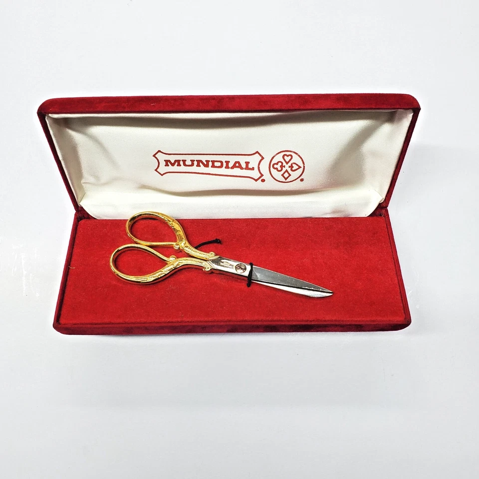 Mundial dressmaker scissors in presentation box - Image 1 of 2