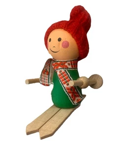 Vintage schwedische Handarbeit Holz Junge Tomte Nisse auf Skiern skandinavisch Weihnachten - Bild 1 von 7
