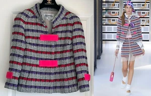 CHANEL 17S BLACK WHITE RED LILAC PINK CC LOGO TWEED RUNWAY JACKET 34 - Picture 1 of 23