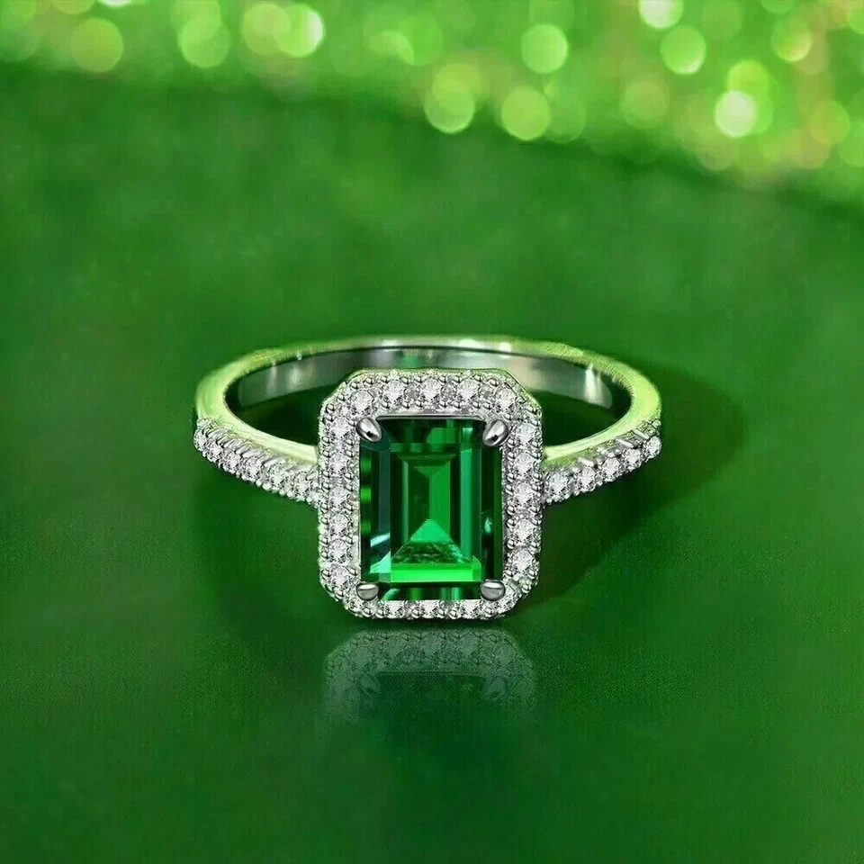 Anillo de compromiso esmeralda verde simulado corte esmeralda de 3,0 quilates enchapado en oro blanco de 14 k Foto 1 de 4
