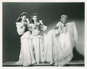 CINCO FOTOGRAFÍAS PUBLICITARIAS ORIGINALES DE LAS HERMANAS ANDREWS 1941-1943 #164364 - Imagen 1 de 6