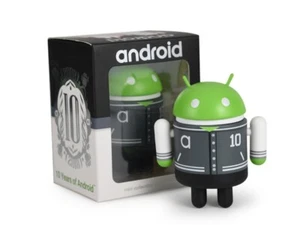 Android Special Edition Figurine: 10 Year Anniversary Varsity by Andrew Bell - Picture 1 of 1