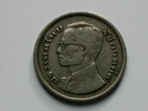 (1977) THAILAND Rama IX Coin - 1 Baht - circulated & toned - Thai yr. 2520 - Picture 1 of 2