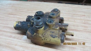 HYDRAULIC CONTROL DOUBLE SPOOL WITH NO HANDLES ISSUE BACK SIDE OF 1 SPOOL - Picture 1 of 7