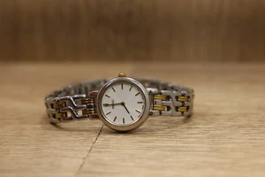 Reloj Seiko Vintage Mujer Tono Dorado y Plata 1N00-1E09 Batería Nueva 5.75" - Imagen 1 de 6