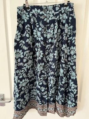 Nicole Farhi designer Women’s Size 12 Midi Skirt. Navy Floral. Buttons. £300 new - Image 1 of 4