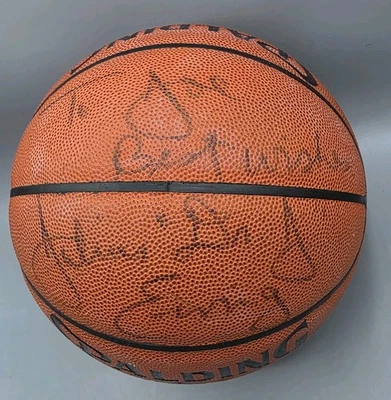 Baloncesto de la NBA Spalding autografiado por Julius Dr. J Erving - sin certificado de autenticidad Foto 1 de 4