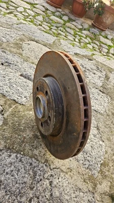 FRONT RIGHT BRAKE DISC FOR MERCEDES-BENZ A-CLASS 180 2019 W177 - Image 1 of 4