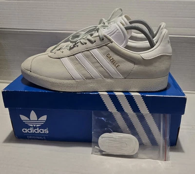 Adidas Gazelle Trainers Linen Green/White Women’s size 8.5 Worn Once With Box - Image 1 of 4