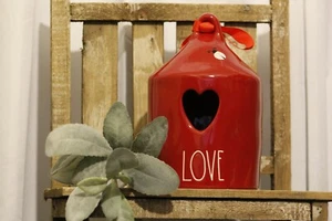 Rae Dunn Redondo Rojo AMOR con Lady Bug Birdhouse San Valentín por Magenta - Imagen 1 de 6