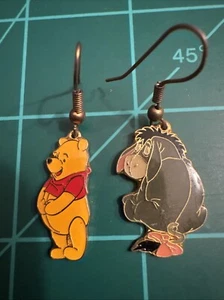 Vintage Disney Winnie the Pooh Eeyore Hook Dangle Enamel Earrings Gold Tone 0781 - Picture 1 of 3
