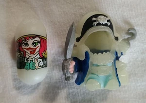 GLOW IN THE DARK MIGHTY BEANZ BODZ SET NUMBER 302 PIRATE CAPTAIN BEAN PIRATE BOD - Picture 1 of 5